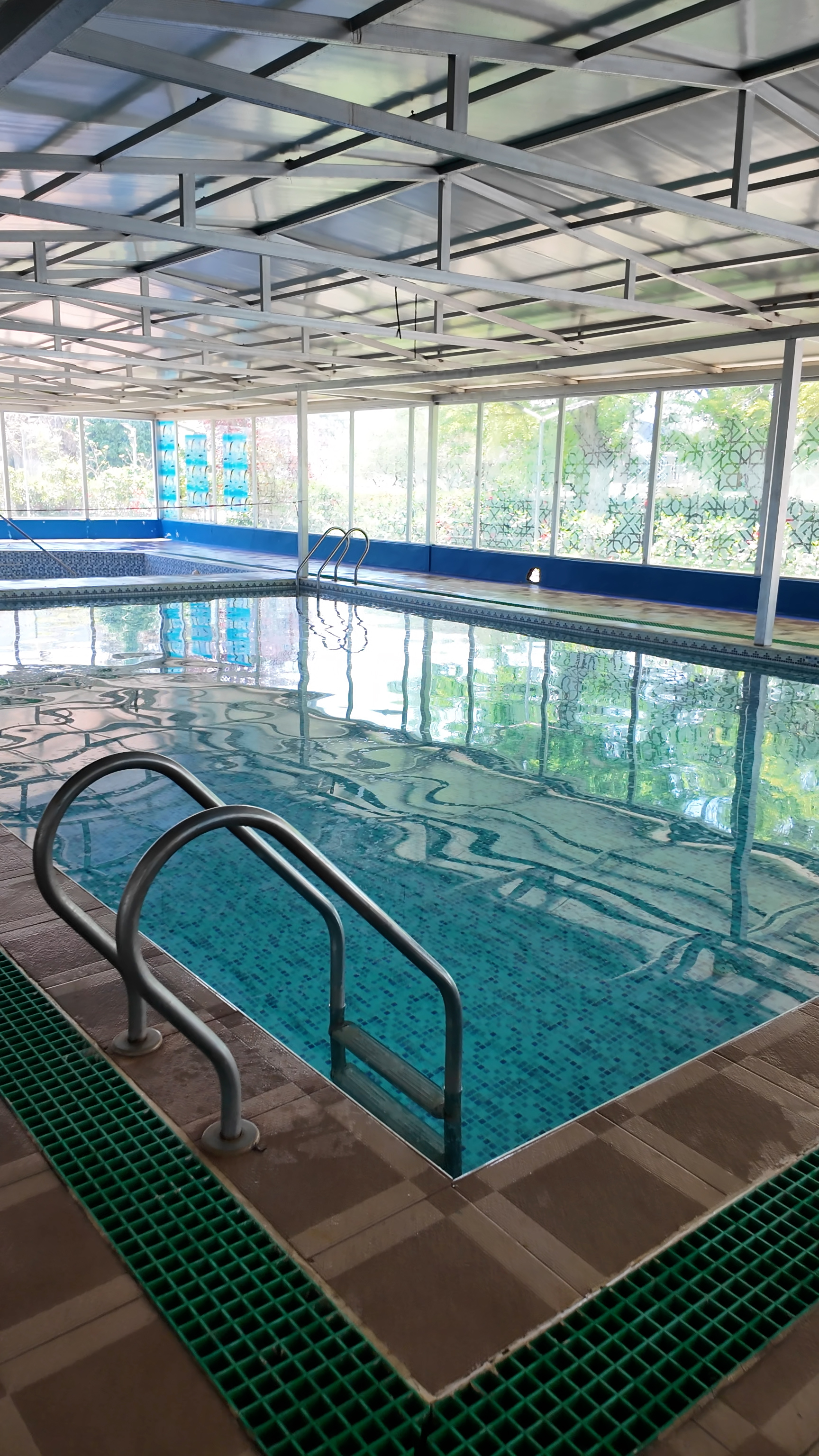 Piscine couverte du campus