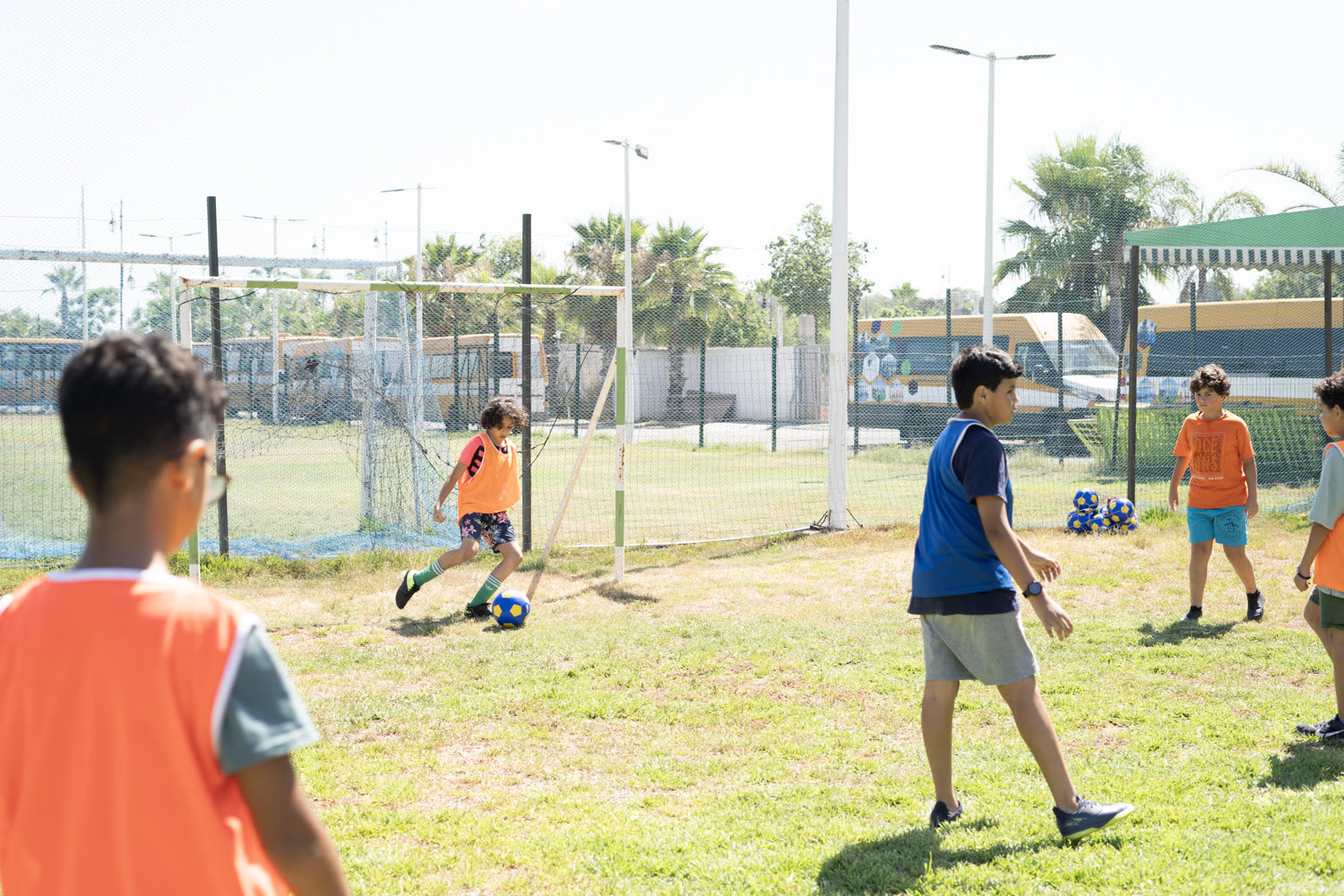Football sur le terrain du campus