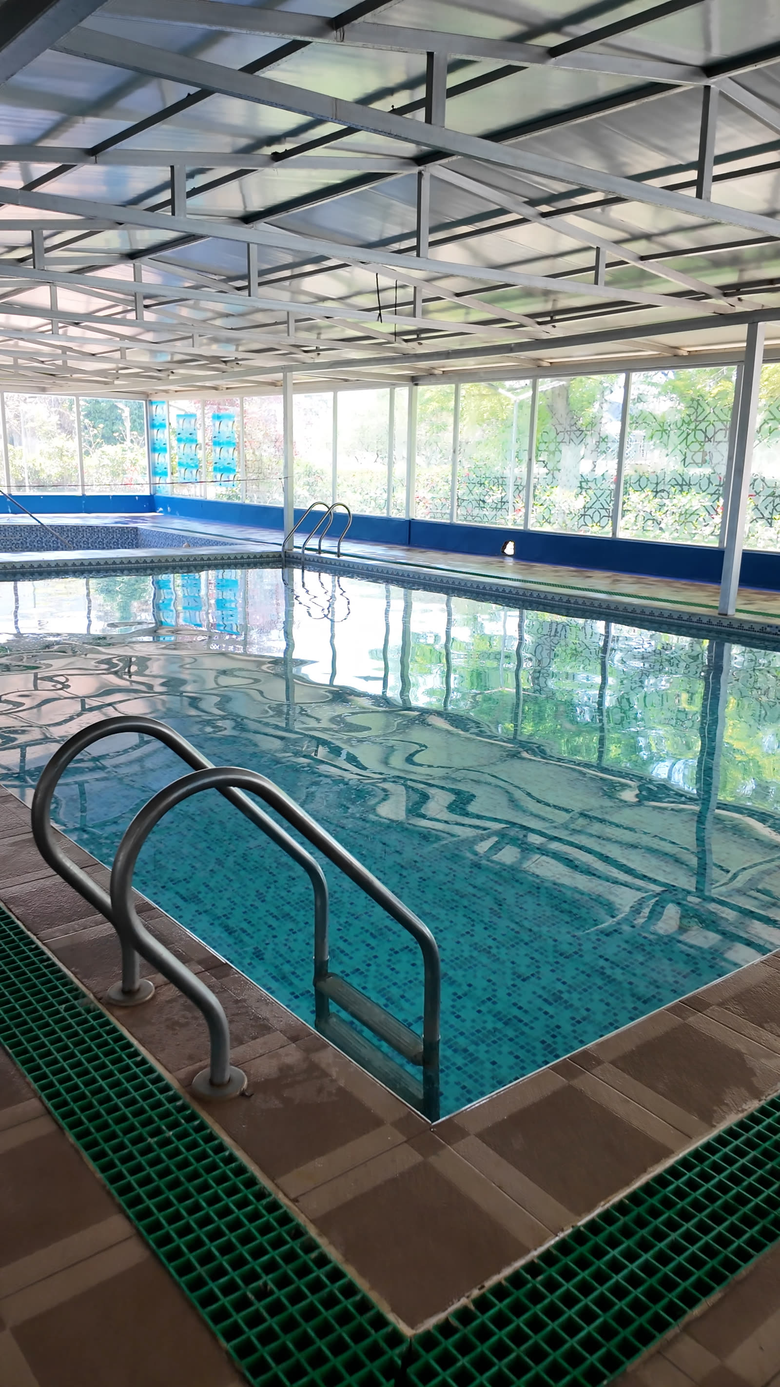 Piscine couverte du campus
